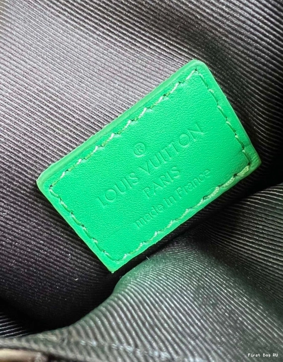First bag LOUIS VERTICAL WALLET VUITTON S-LOCK WEARABLE 0814